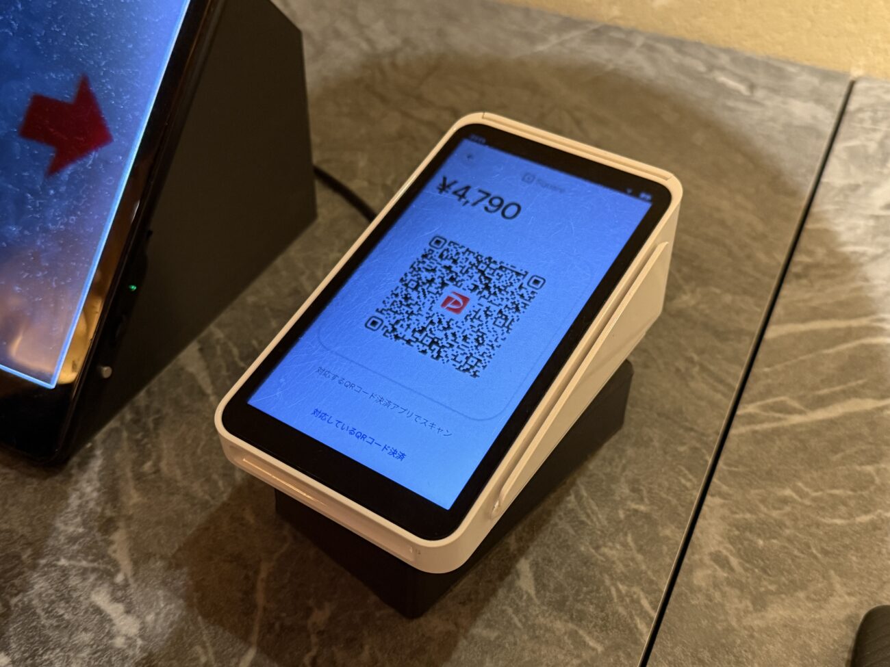 SquareターミナルのQRコード決済の様子