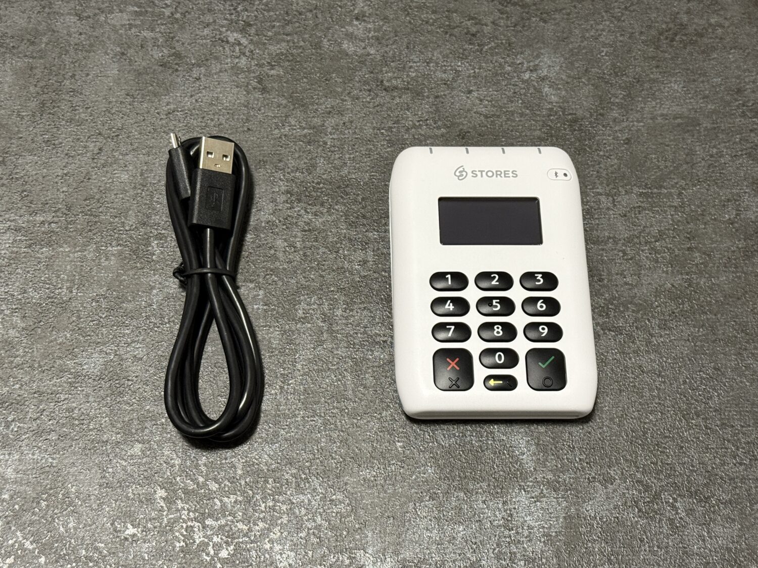 STORES決済の決済端末の開封