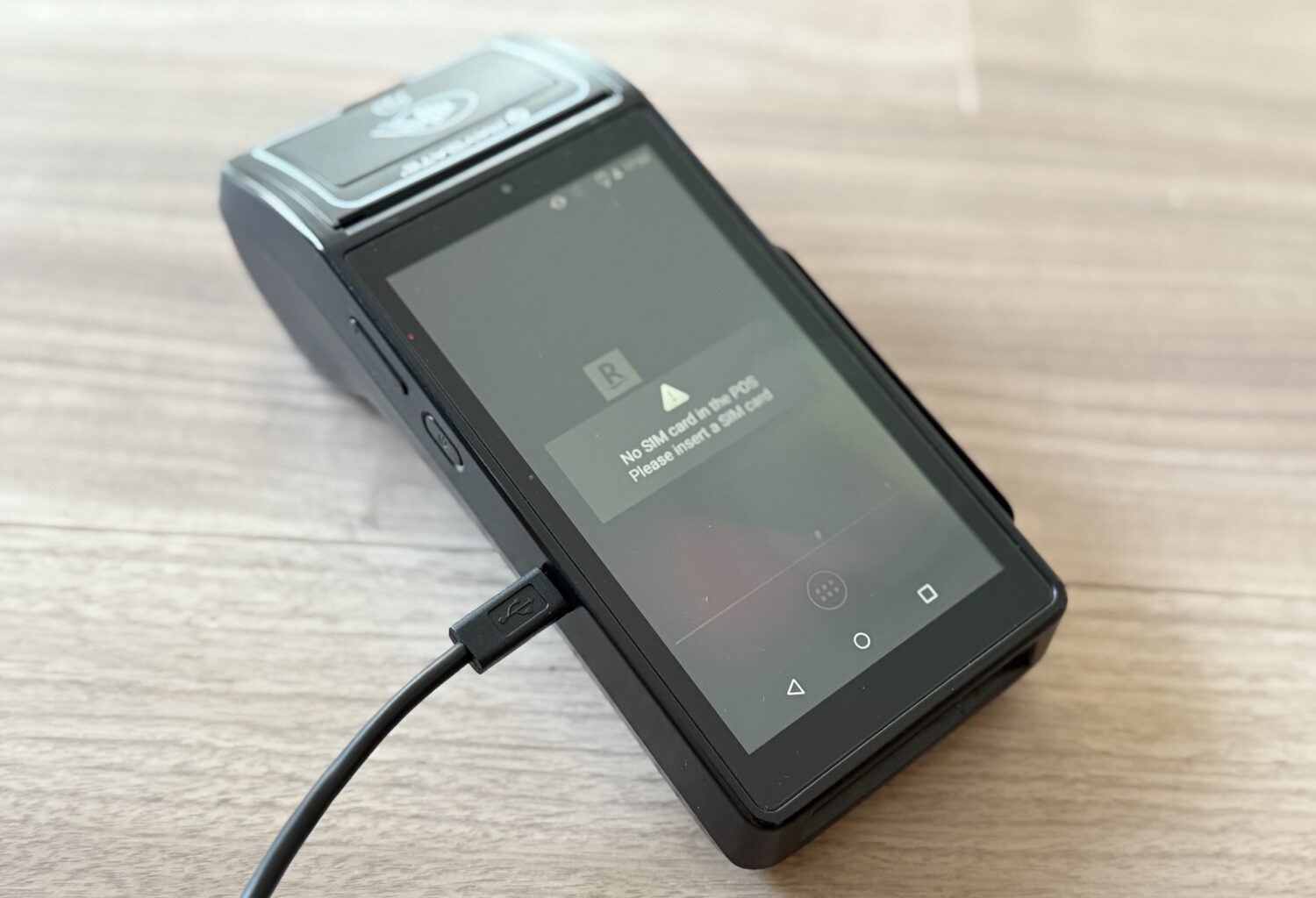 PAYGATEに「No SIM card in the POS」と表示された画面