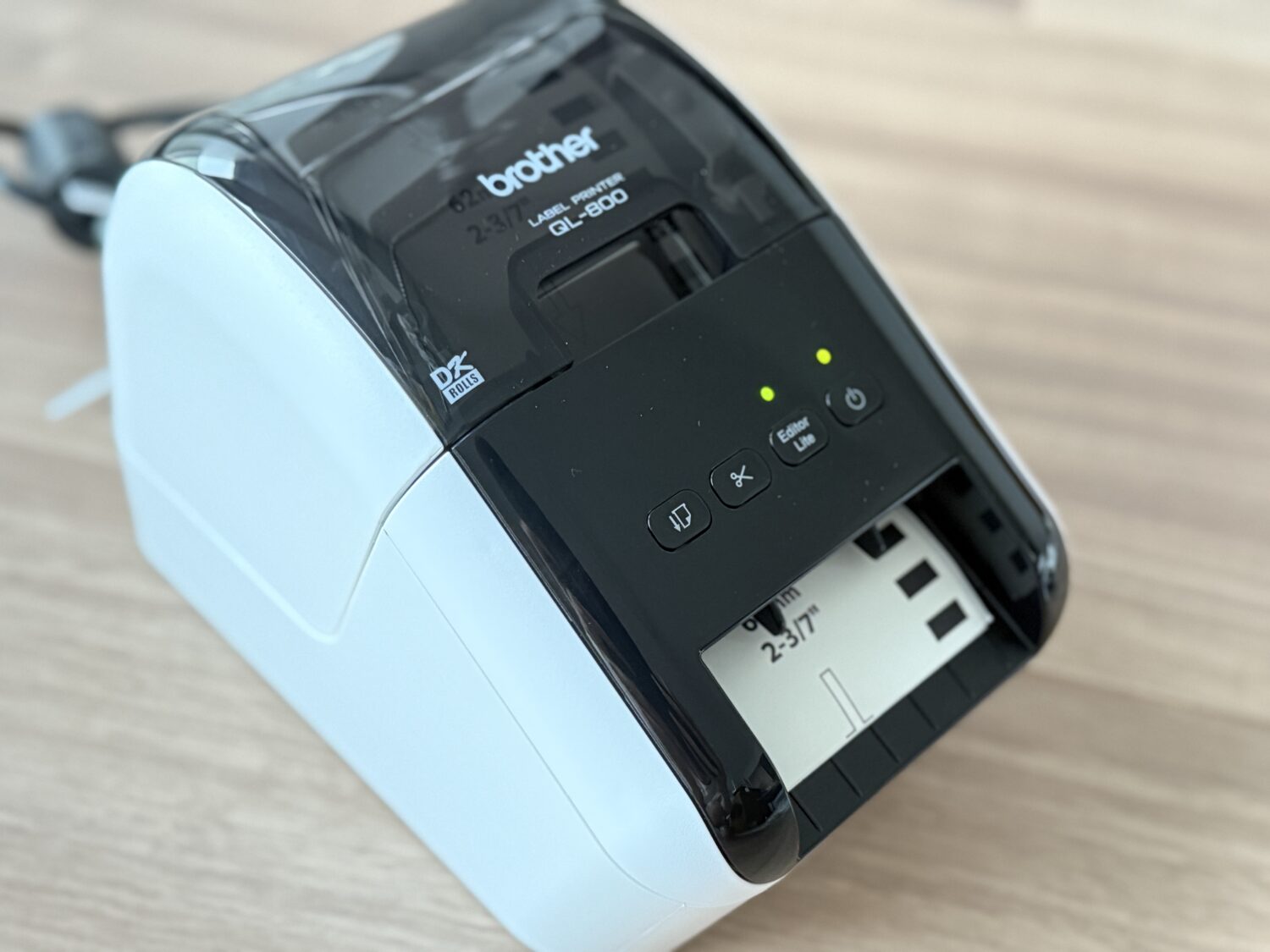 ブラザー QL-800の電源ランプが緑色に点灯した状態