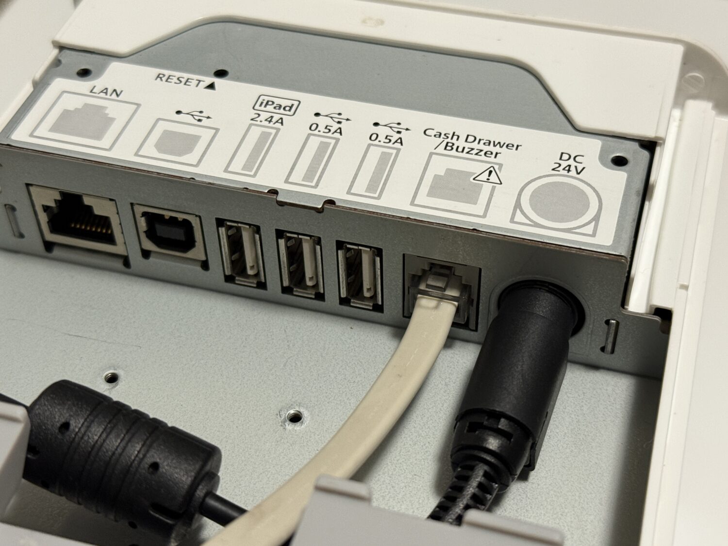 MCP31LB WTのcash drawer:buzzer端子にCB-72IV-3-6を接続した状態