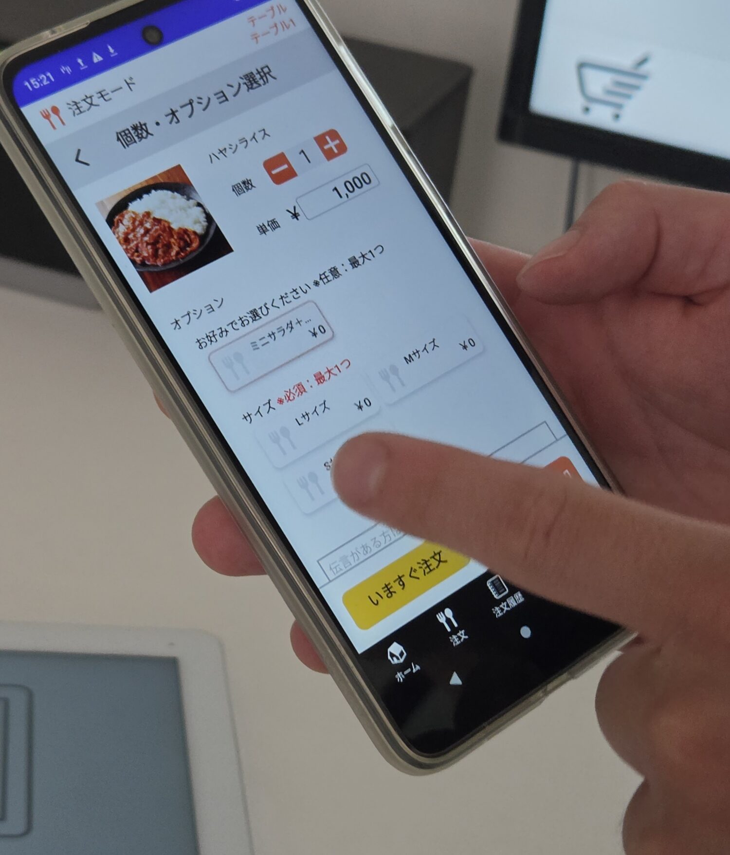 CASHIERのハンディ端末で商品サイズとオプションを選択する画面