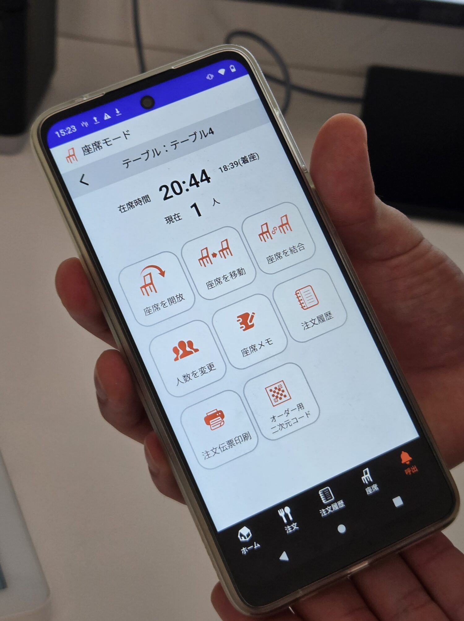 StorePro編集部が取材したCASHIERのハンディ端末