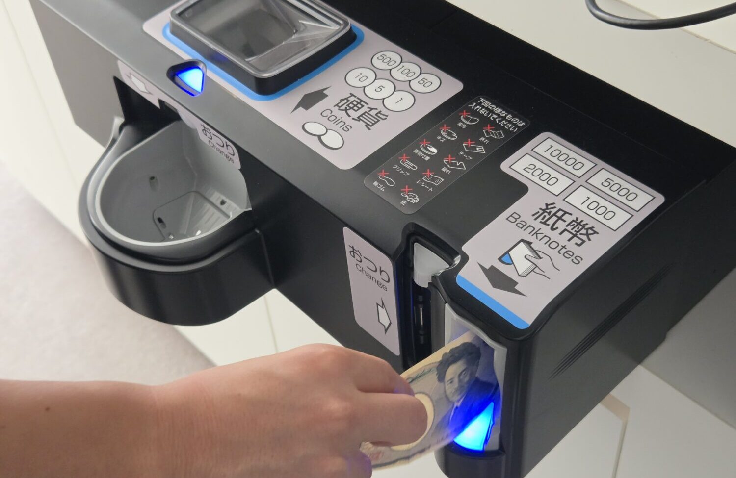 StorePro編集部が取材したCASHIERの自動釣銭機