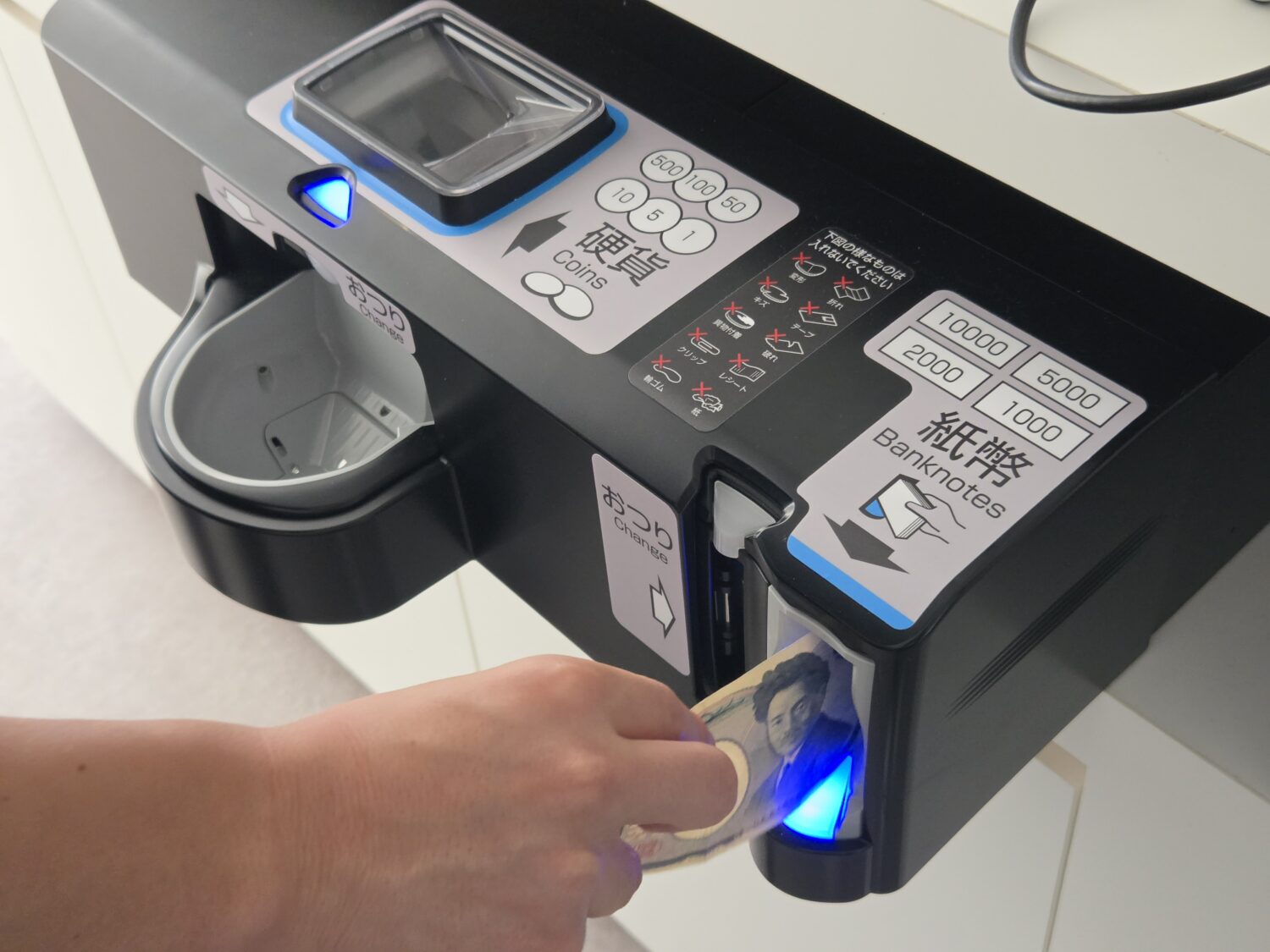 StorePro編集部が取材したCASHIERの自動釣銭機