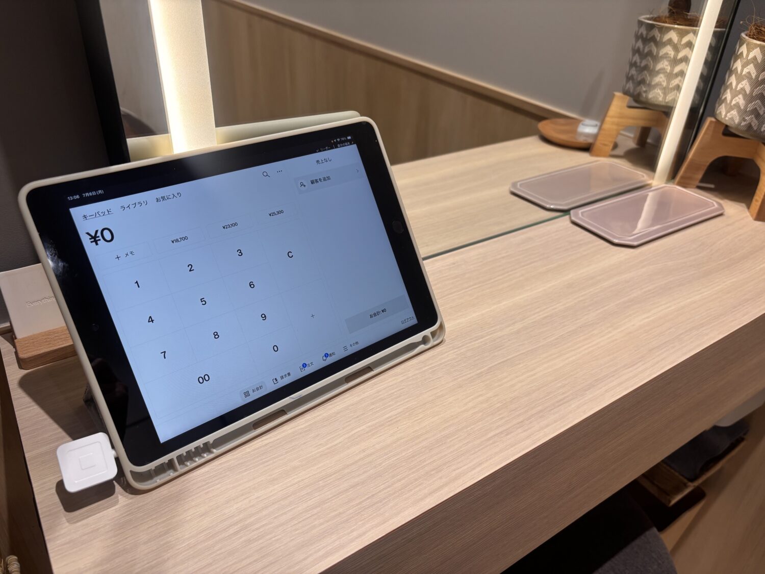 iPadはドレッサーに置き、会計以外ではメニュー表示にも使っている