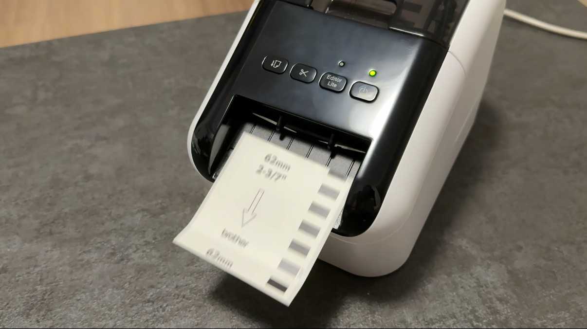 生成した番号をP-touch Editorへ設定し、Brother QL-800で商品ラベルを印刷