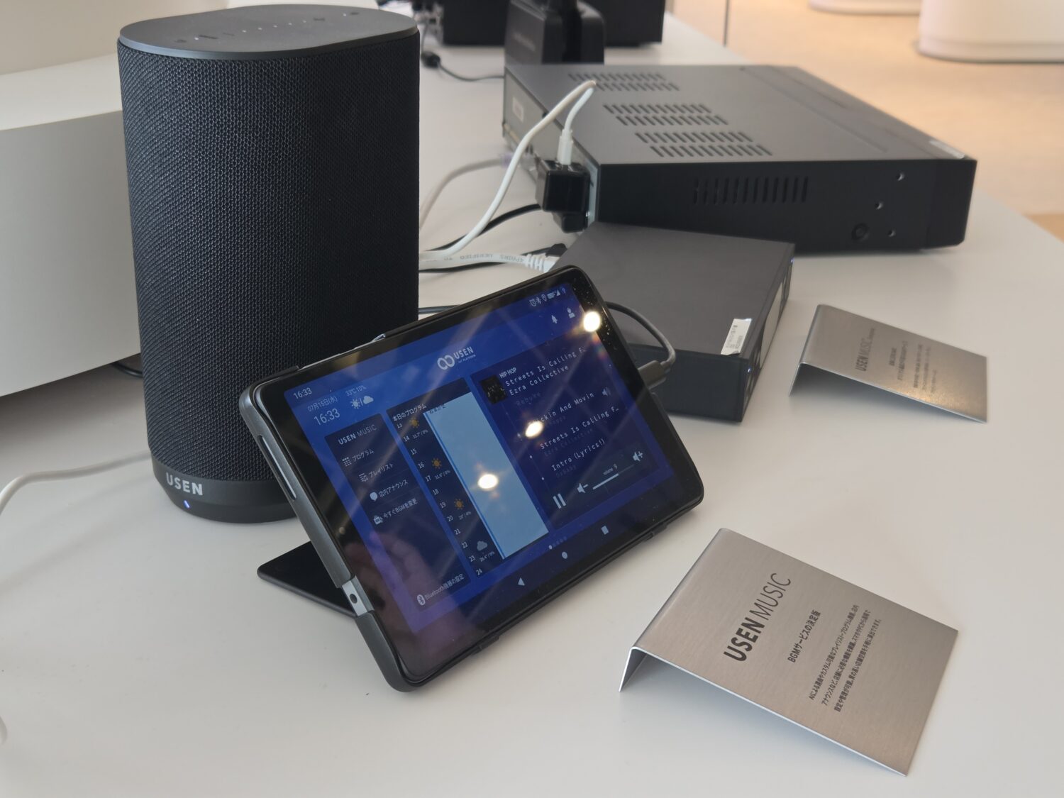 USEN MUSICのBGM端末とタブレットの選曲画面