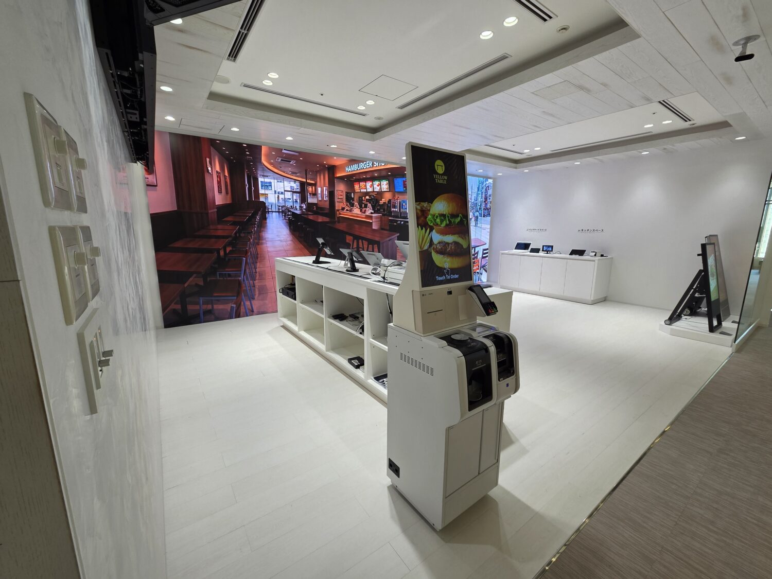 USEN SQUARE NEXTの店舗A・軽飲食エリアに並ぶセルフオーダー端末などの機器