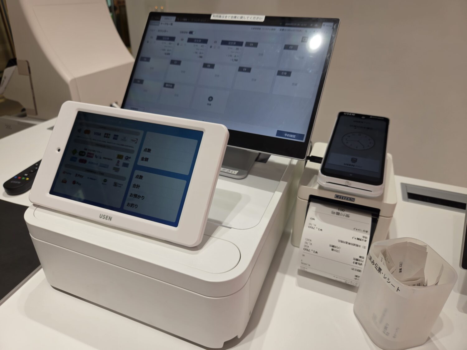 Windows IoT Enterpriseを搭載したUSENレジ本体と周辺機器