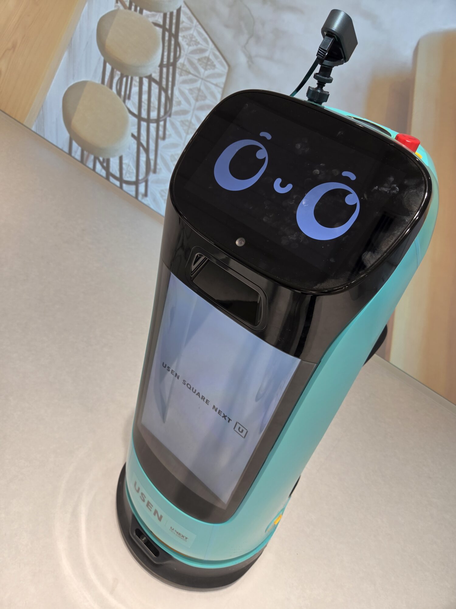 USENレジやAIセンサーカメラと連携する配膳ロボットKettyBot Pro