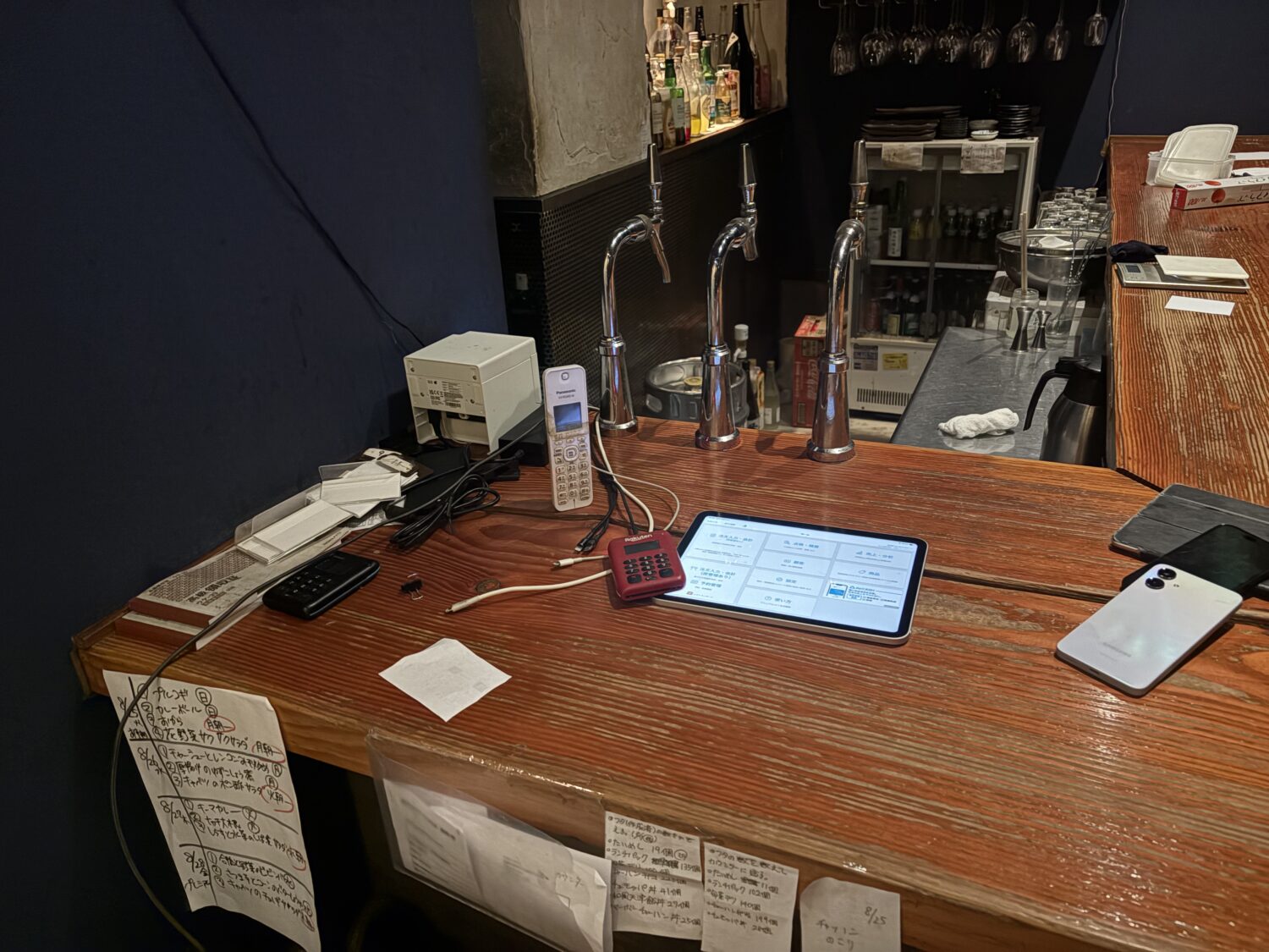 炭火海鮮酒家 楽厘のカウンターに設置されたAirレジのiPad