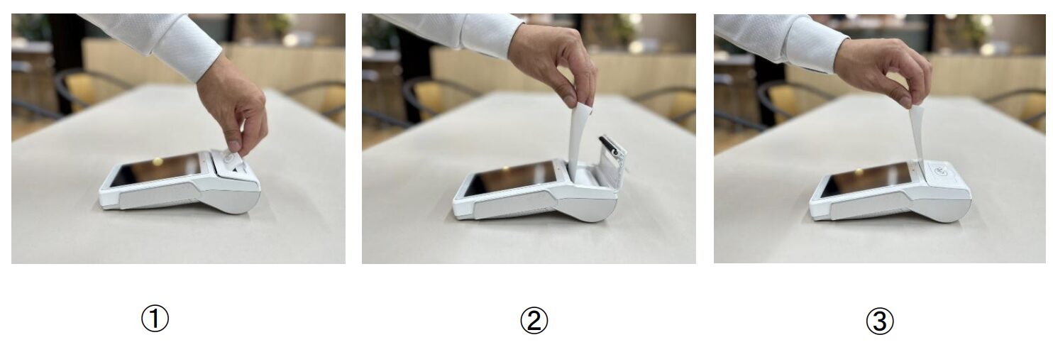 ロール紙を交換するときはプリンターカバーを開き、紙がロールの下側から出る向きに置き、少し引き出してカバーを閉める